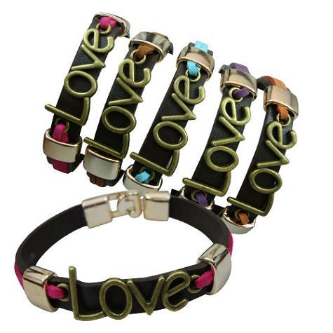 "LOVE" Pendant Bracelet image