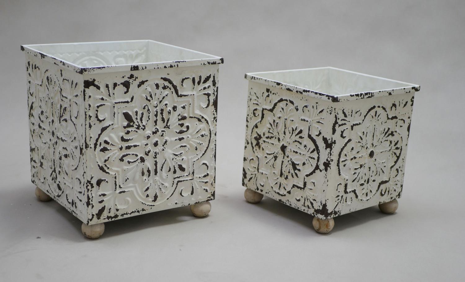 S/2 METAL PLANTERS 13.5X15",11.5X13" image