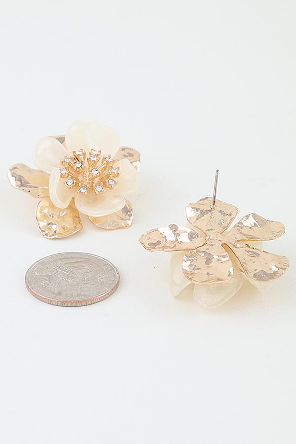 Polished Blooming Tortoise Flower Stud Earrings image