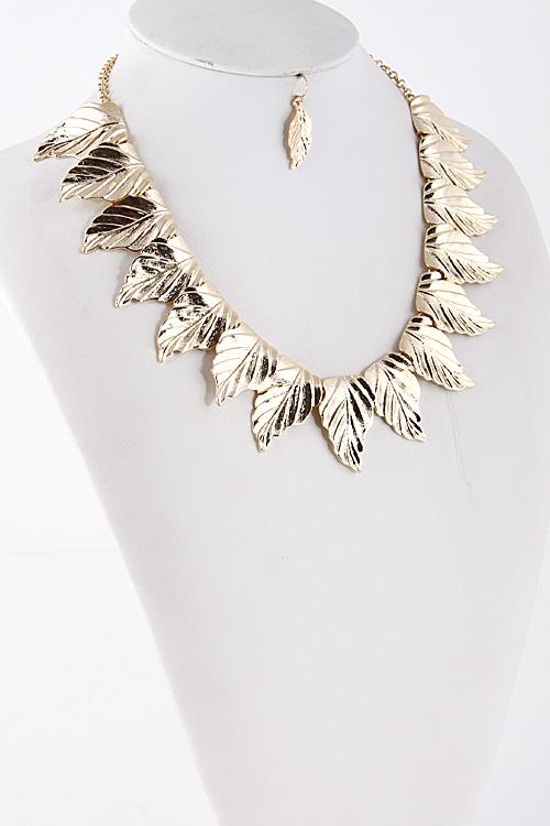 Shiny Leaf Petal Lined Chain Necklace 5ECA4 image