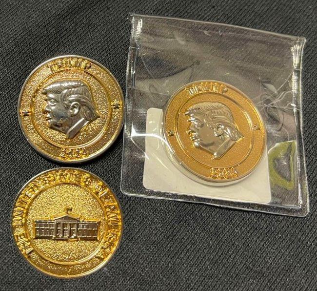 Wholesale US President Trump Commemorative Coin Golden Silver 2 Tone Color image