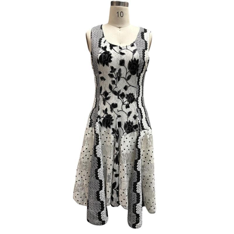 Women Black and White Floral Cali Dress