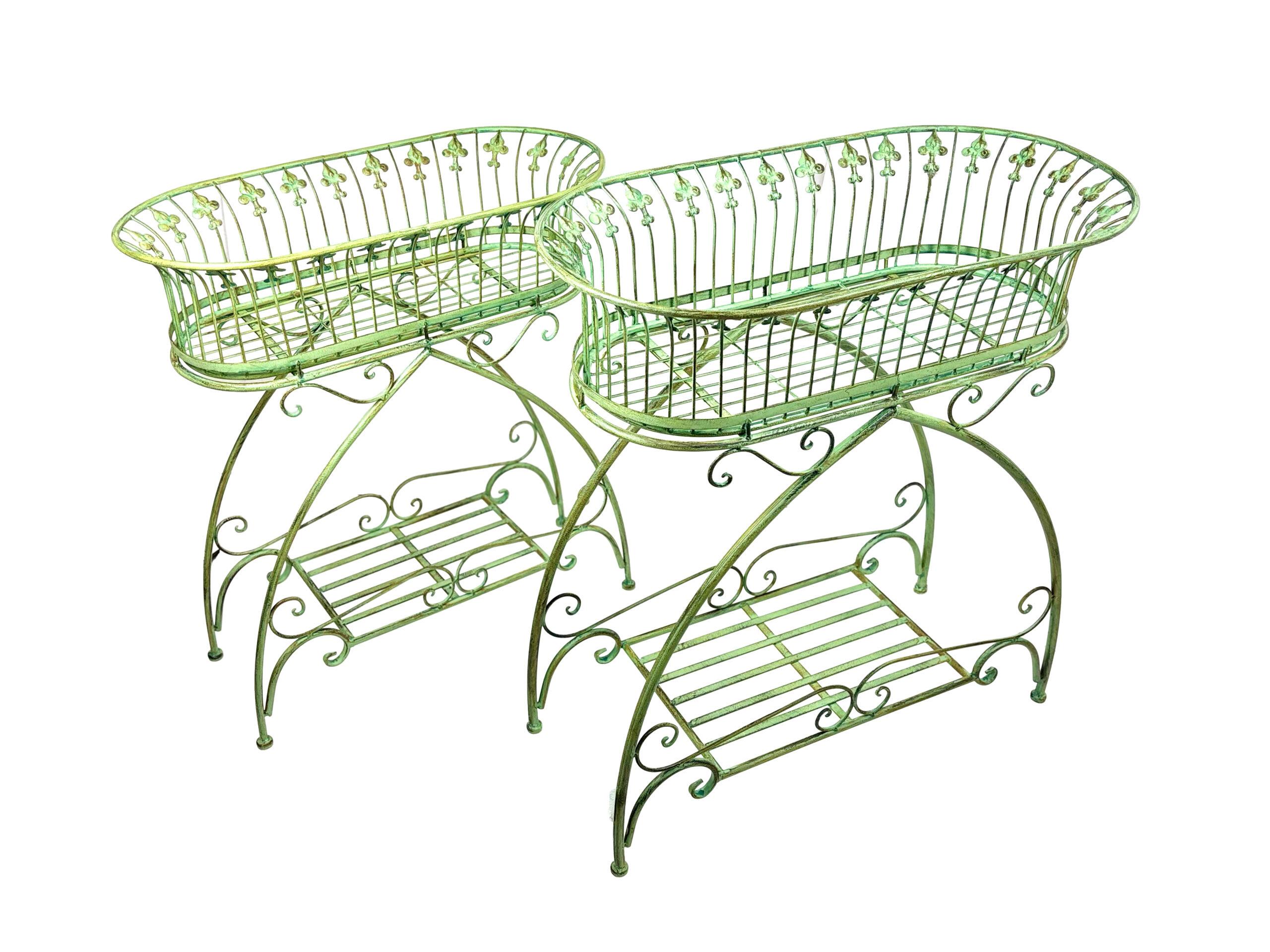 S/2 Victorian Stands