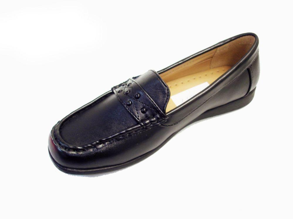 18 Wholesale Timeless Women's Slide On Loafer Shoes image