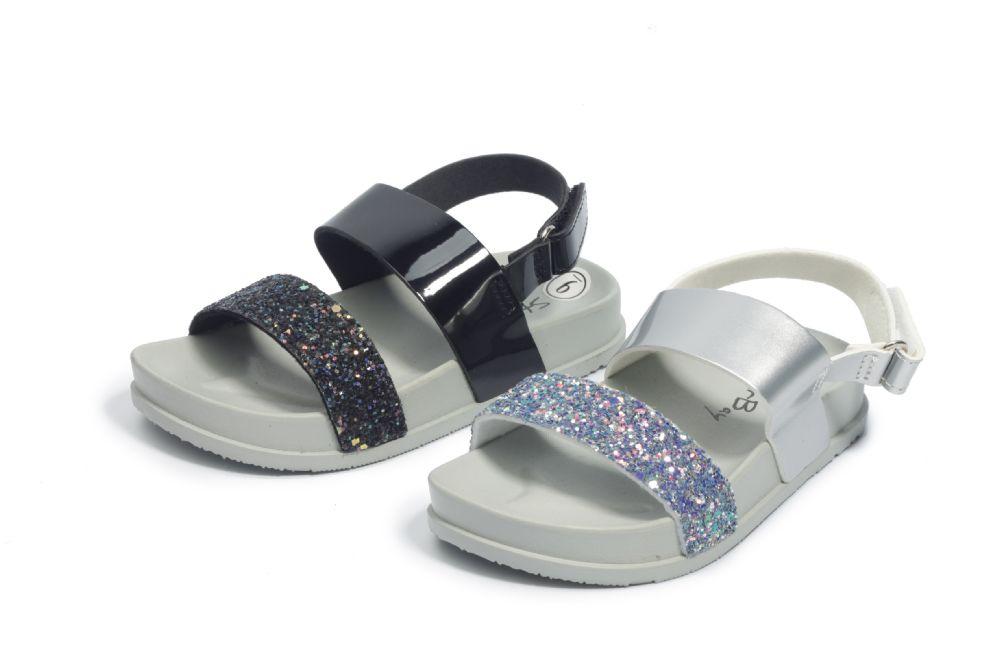 12 Wholesale Little Kid's Sandals In Black image