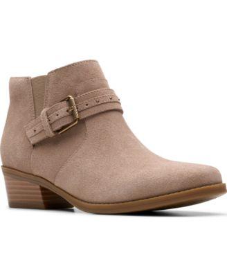 Women's Shoes Jobout - Fl Take-All Lot — 70 Units, $8,436 Retail (Lot 17084146)