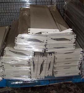 Gondola shelves