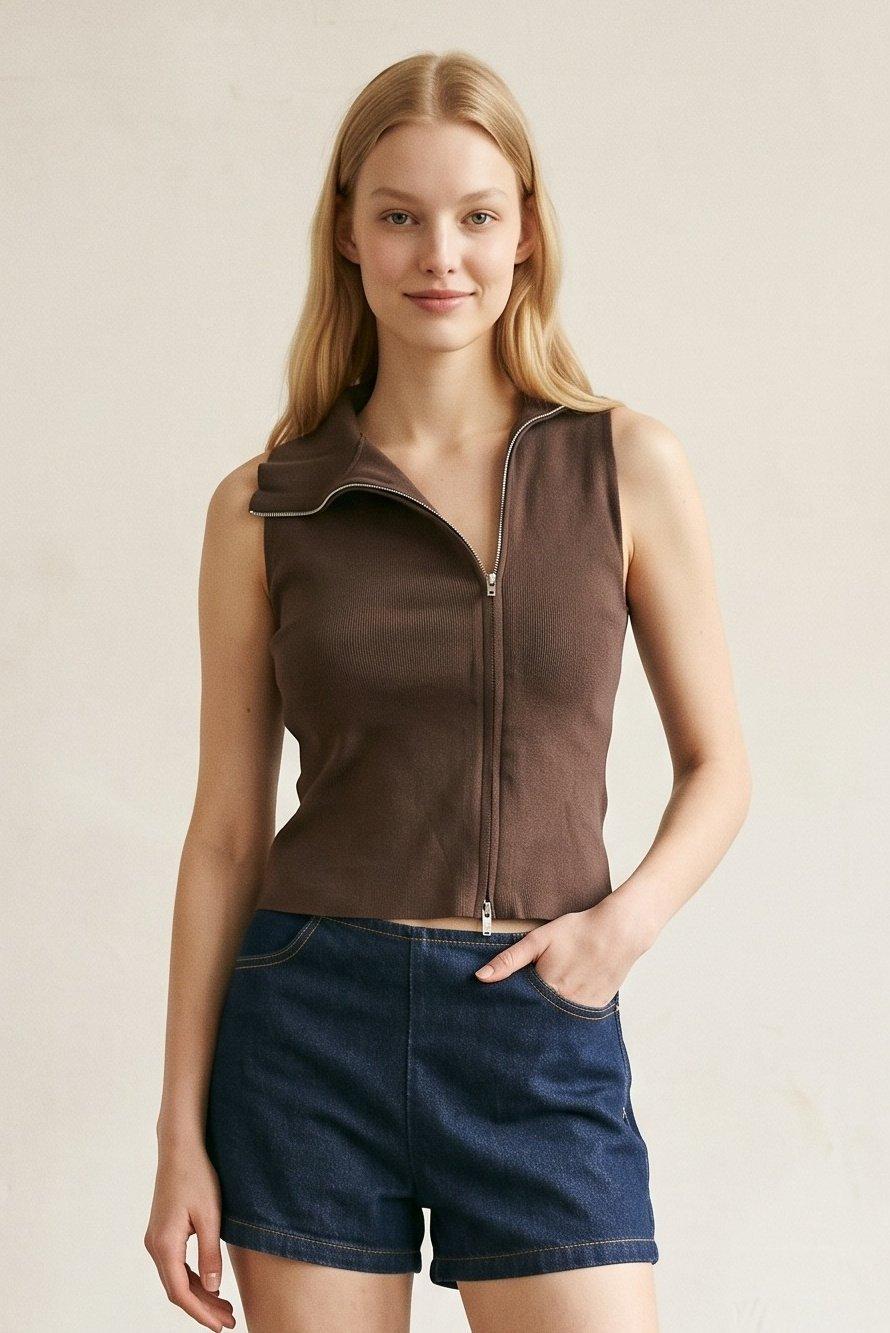 Sleek Sleeveless Knit Vest (Two-Way Off The Center Zip Vest) image