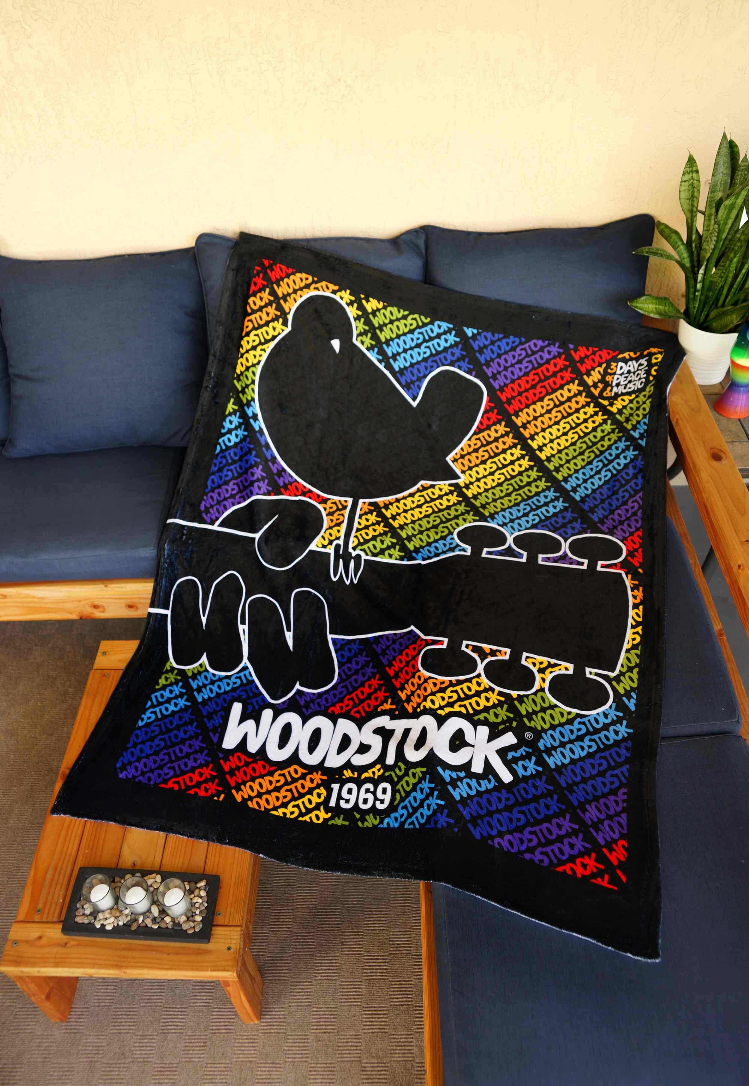 Woodstock Repeat Throw