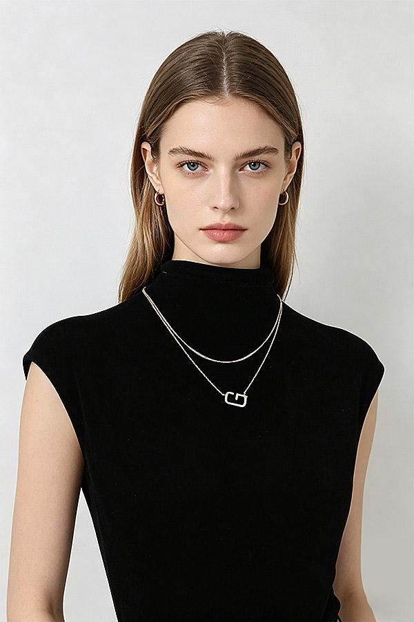 Polished G Pendant Chain Necklace image