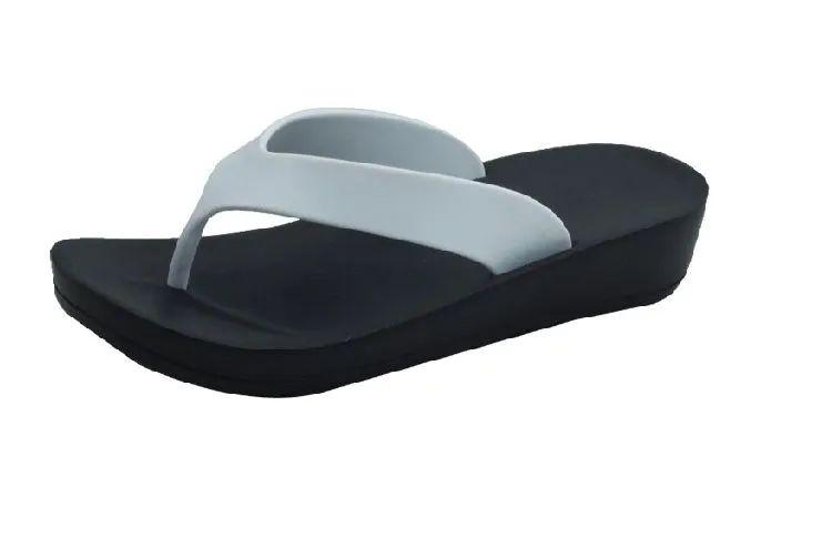24 Wholesale Ladies' Wedge Sandals In White/black image