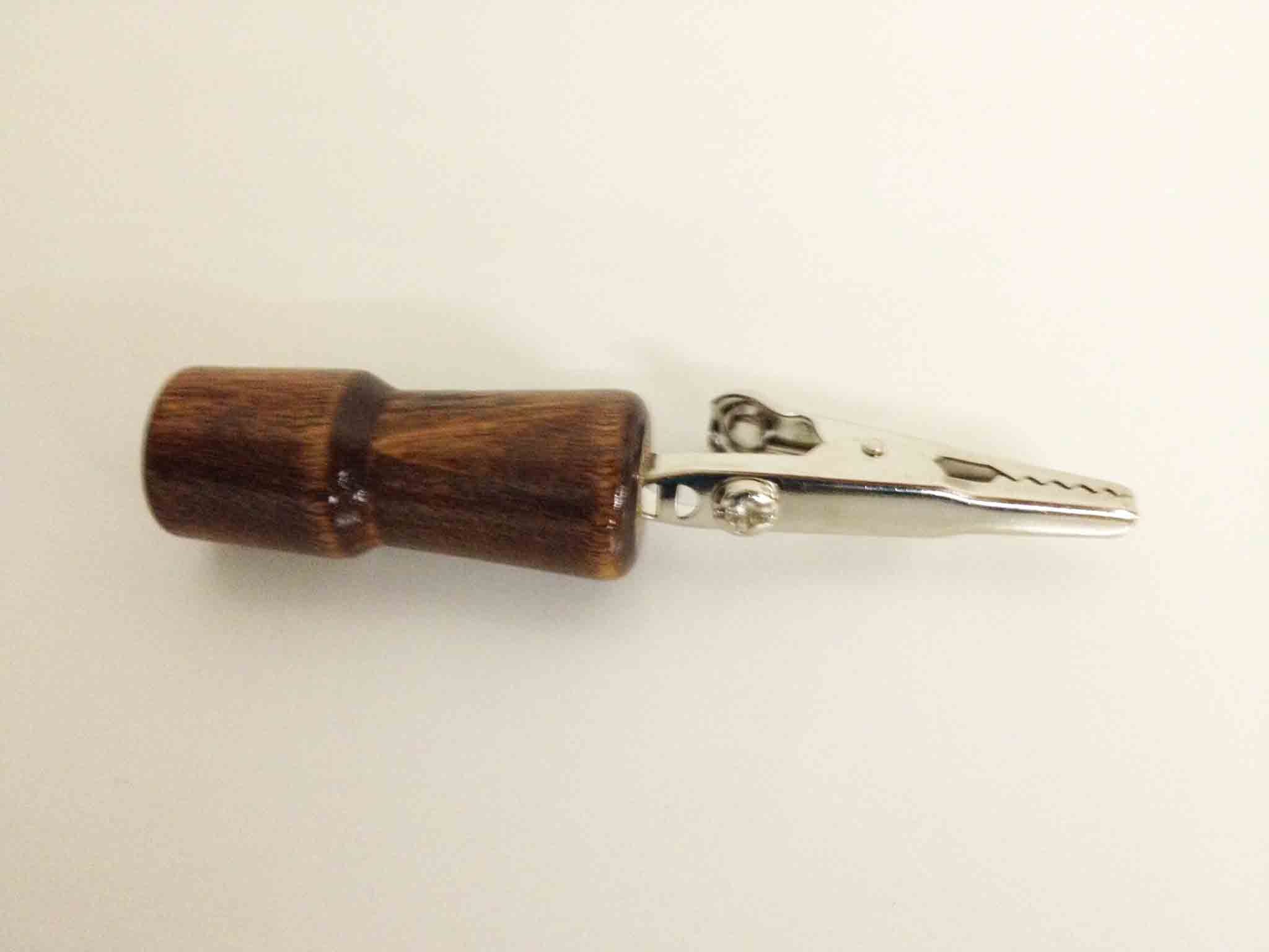 WC-4  CIGARETTE HOLDER CLIP
