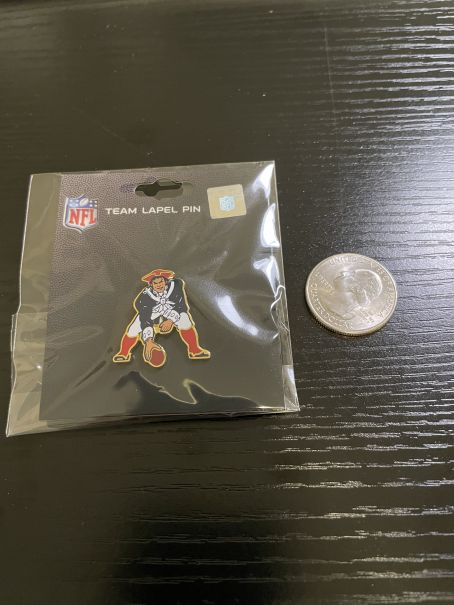 NEW ENGLAND PATRIOTS THROWBACK PIN