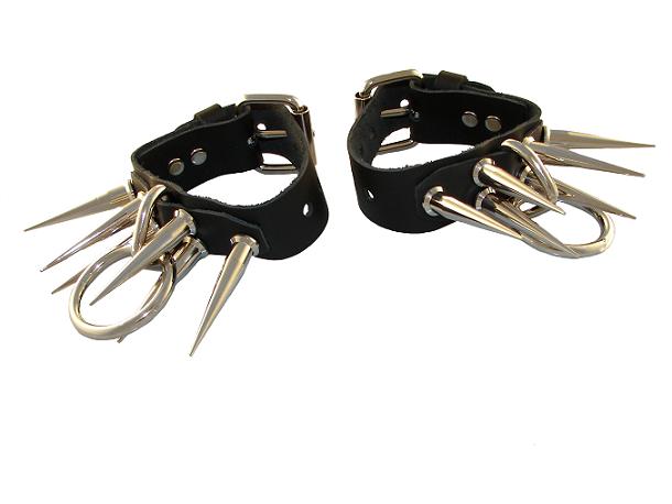LEATHER O-Ring 2'' Spikes Restraints
