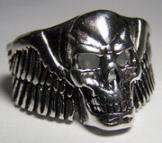 SKULL WITH WRAP AROUND WINGS DELUXE BIKER RING
