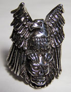 EAGLE HOLDING SKULL HEAD DELUXE BIKER RING