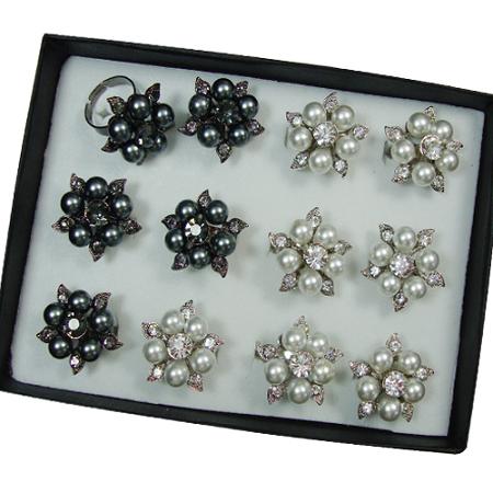 Metal & Pearl Rings - 4 Pearls