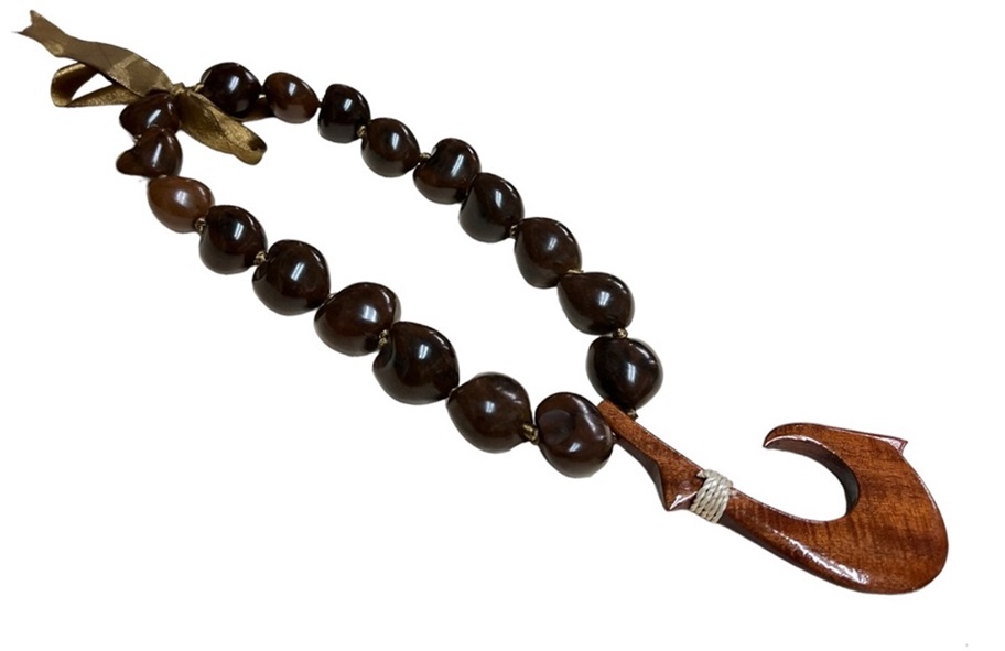 Brown Kukui Nut With Wooden Fish Hook Pendant Lei / NECKLACE