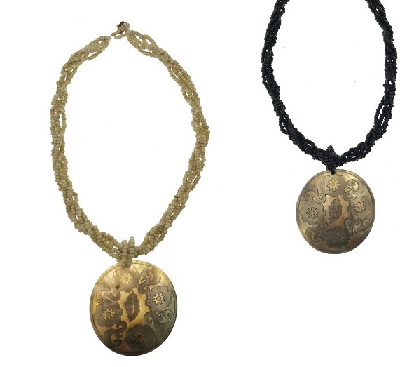 CArved Shell NeCklACe
