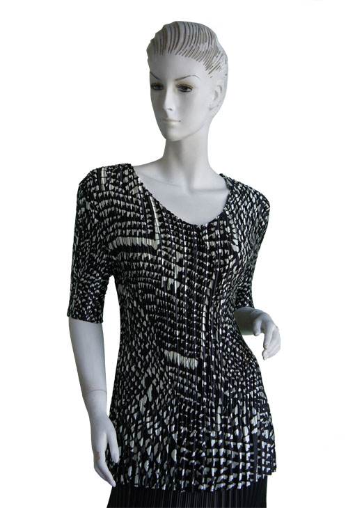 MAGIC Mini Pleat Short Sleeves V-neck