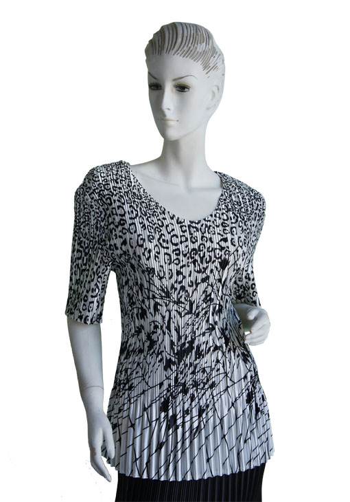 MAGIC Mini Pleat Short Sleeves V-neck