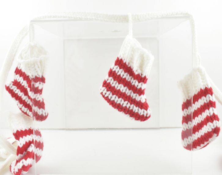 Red & White Knit Stocking Garland