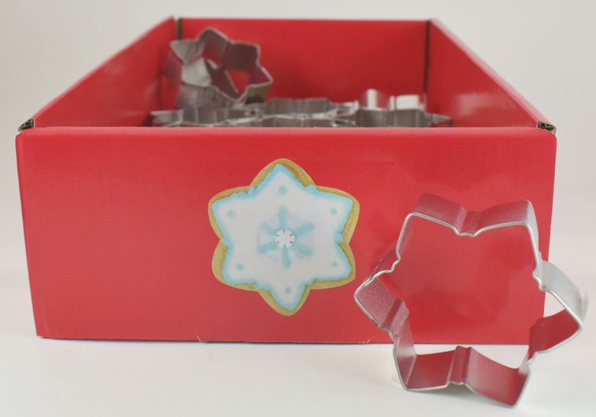 Metal Snowflake Cookie Cutter 3'' x 1'' x 3''