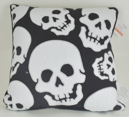 SKULL Pillow 16'' x 16''