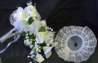 8.5'' Lace Bridal Bouquet Holder